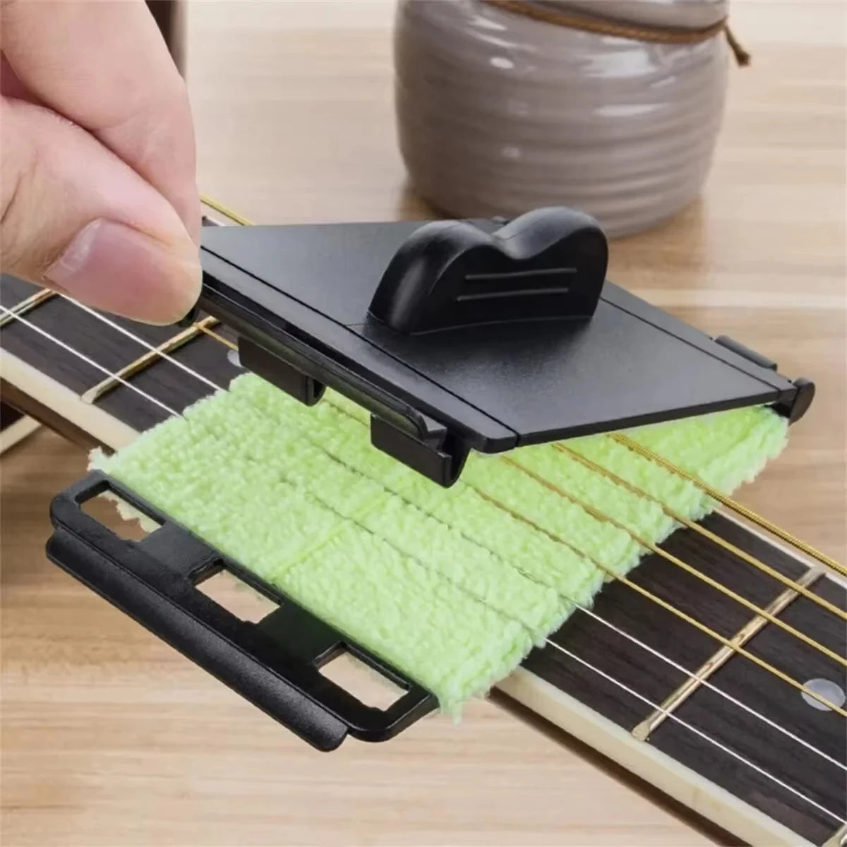 Guitar String Cleaner Clean Fretboard Cloth Tool for Maintenance and Care of Violin, Bass, Ukulele, Electric Guitars